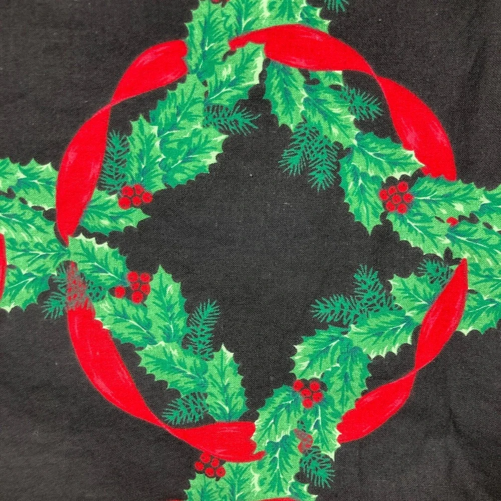 Vintage Fabric Traditions 1 Yard Christmas Print Black Green Red 42